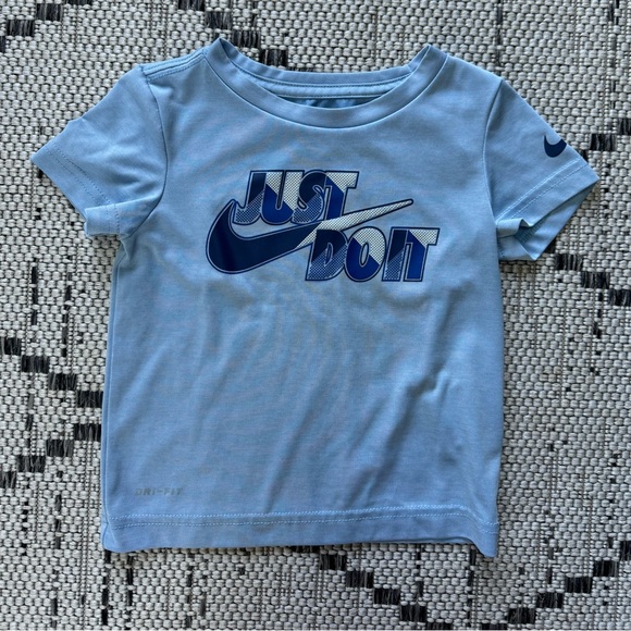 Toddler Nike Set Tee and Shorts Size 2T - Picture 2 of 7